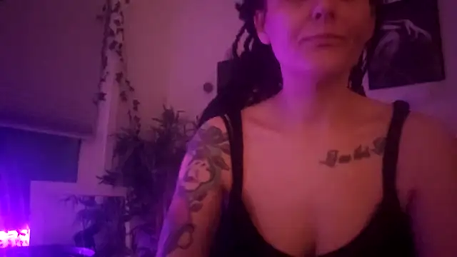 Snapshot of shyhornymommy chatting on April 14, 2026, 10:38 pm shyhornymommy online show from April 14, 2026, 10:38 pm