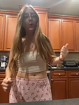 prettykitttty online show from July 8, 2026, 3:38 pm