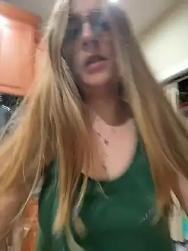 prettykitttty online show from July 11, 2026, 3:37 pm