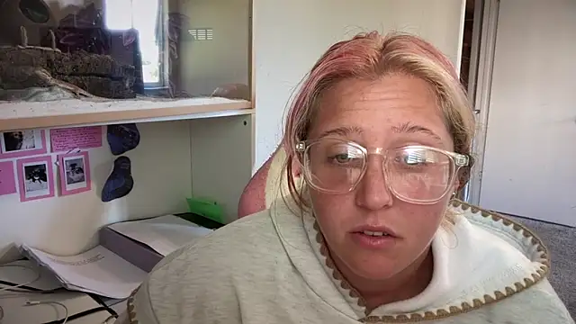 Snapshot of MUSCLEMOMMY1365 chatting on May 14, 2026, 3:30 pm MUSCLEMOMMY1365 online show from May 14, 2026, 3:30 pm