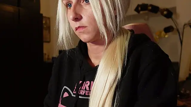 Snapshot of barbiplaymate chatting on December 30, 2024, 8:47 pm barbiplaymate online show from December 30, 2024, 8:47 pm