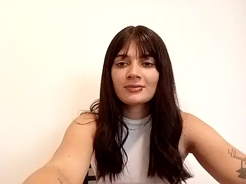 Sassygyrl online show from May 5, 2026, 7:44 pm