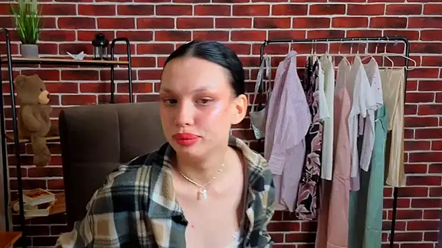 BrendaaWarren online show from April 18, 2026, 10:30 am