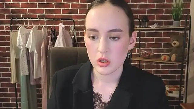 MichelleeThomas online show from May 2, 2026, 10:42 am