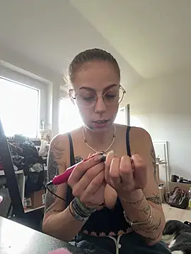 Snapshot of BeatBaddie chatting on April 15, 2026, 3:30 pm BeatBaddie online show from April 15, 2026, 3:30 pm