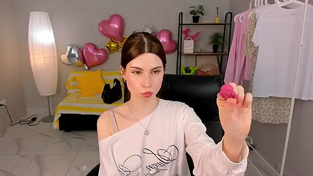 Umia Bordered online show from April 16, 2026, 11:44 am