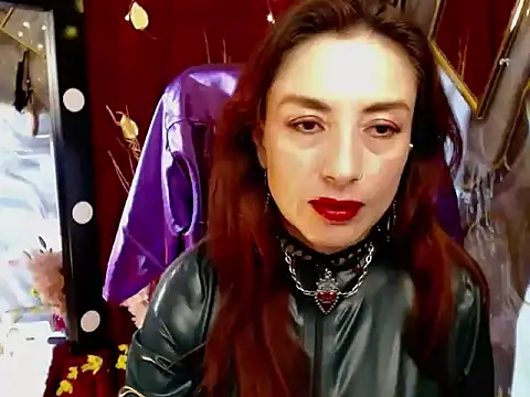 Queenscarlettsecret online show from June 3, 2026, 5:40 pm