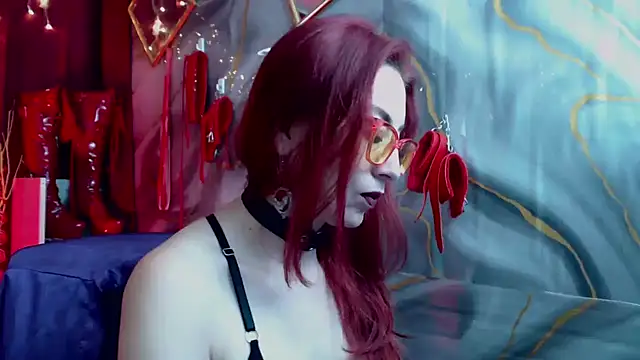 Queenscarlettsecret online show from July 21, 2026, 1:02 pm