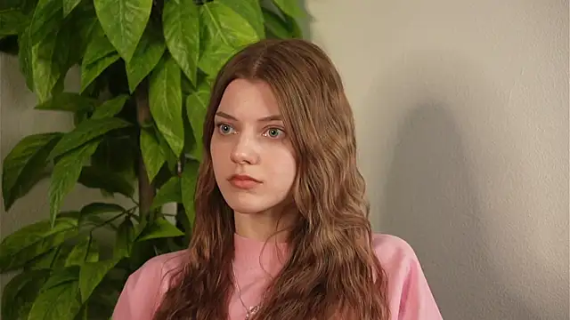 ShelbaCarrahan online show from April 18, 2026, 10:52 am