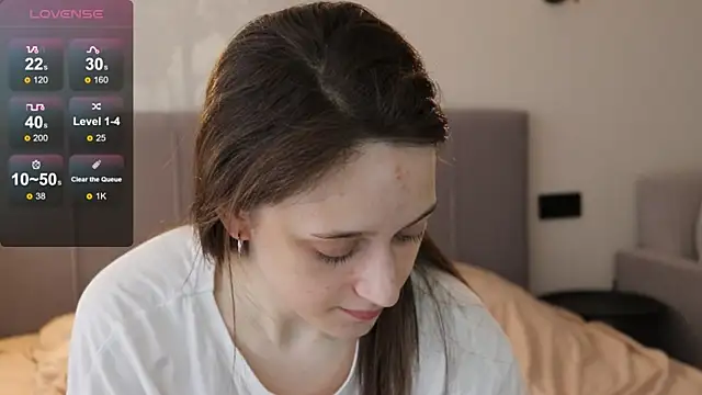 ellyellow online show from April 18, 2026, 8:40 am