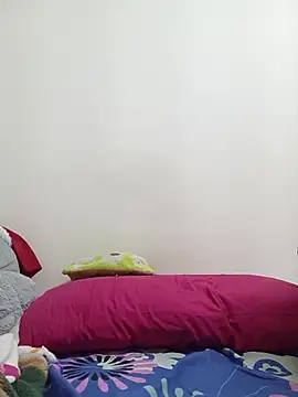 Snapshot of Aura_Phone chatting on May 1, 2026, 3:33 am Aura Phone online show from May 1, 2026, 3:33 am