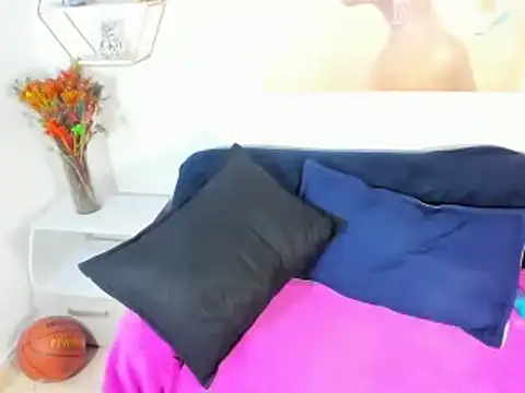 loly ebony4 online show from April 16, 2026, 9:39 pm