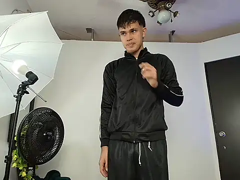 EdwinBoys online show from May 18, 2026, 1:39 pm