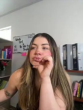 Snapshot of juanitablue chatting on July 9, 2026, 6:12 pm juanitablue online show from July 9, 2026, 6:12 pm