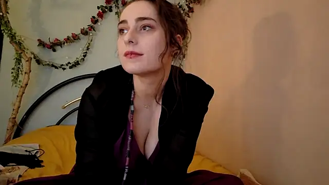missclochette online show from April 24, 2026, 12:18 pm