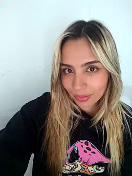 Bebitafiu online show from May 5, 2026, 7:22 pm