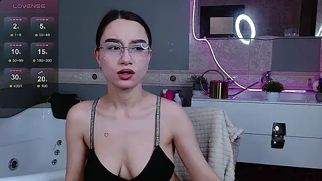 AndreaJohnsons online show from May 15, 2026, 8:32 am