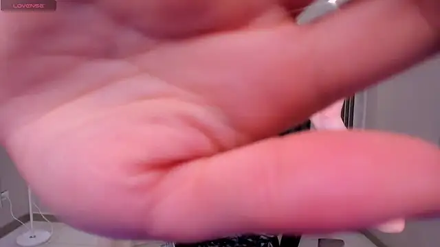 Snapshot of PaulineSanz chatting on May 16, 2026, 7:23 pm PaulineSanz online show from May 16, 2026, 7:23 pm