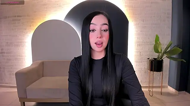 Snapshot of PaulineSanz chatting on June 1, 2026, 7:15 pm PaulineSanz online show from June 1, 2026, 7:15 pm