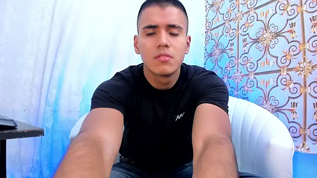 noahking18 online show from April 18, 2026, 11:47 am