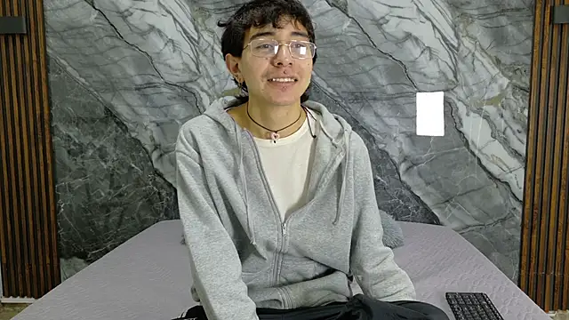 NoahWalker   online show from May 11, 2026, 11:05 am
