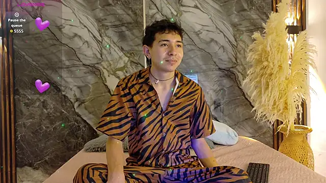 Snapshot of NoahWalker__ chatting on June 21, 2026, 10:51 am NoahWalker online show from June 21, 2026, 10:51 am