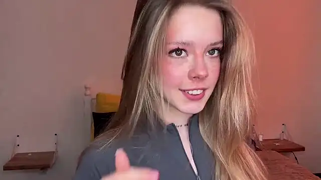 Snapshot of Catrinee chatting on June 4, 2026, 4:57 pm Catrinee online show from June 4, 2026, 4:57 pm