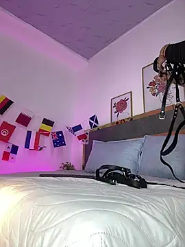Jenifer Lux online show from July 6, 2026, 12:13 pm