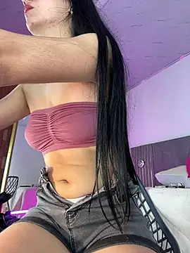 Lila-pinkky online show from July 4, 2026, 11:49 am