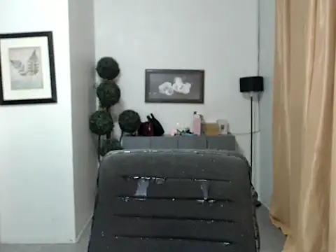 lavandermilk online show from April 27, 2026, 1:53 pm