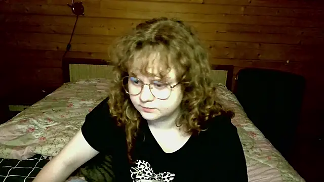 Snapshot of Sara_del_Sun chatting on May 8, 2026, 8:19 am Sara del Sun online show from May 8, 2026, 8:19 am