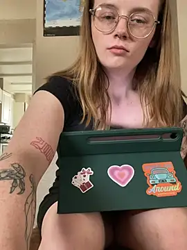 skyerose11 online show from May 19, 2026, 5:41 pm