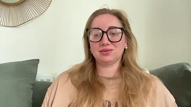 Snapshot of arielsweetieee chatting on June 11, 2026, 6:22 am arielsweetieee online show from June 11, 2026, 6:22 am