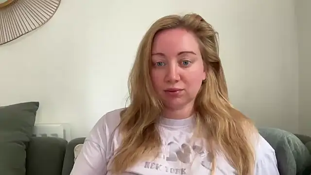 Snapshot of arielsweetieee chatting on June 18, 2026, 8:14 am arielsweetieee online show from June 18, 2026, 8:14 am
