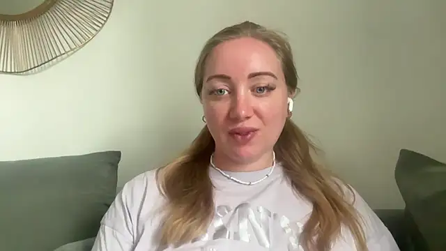 Snapshot of arielsweetieee chatting on June 30, 2026, 8:59 am arielsweetieee online show from June 30, 2026, 8:59 am