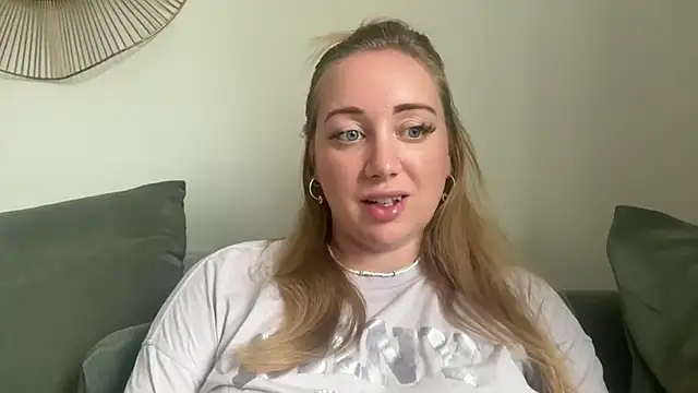 Snapshot of arielsweetieee chatting on July 15, 2026, 8:41 am arielsweetieee online show from July 15, 2026, 8:41 am