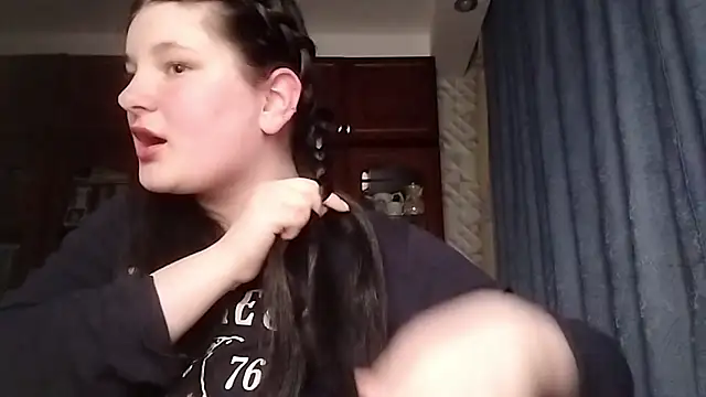 BeatriceMolands online show from May 7, 2026, 5:51 pm