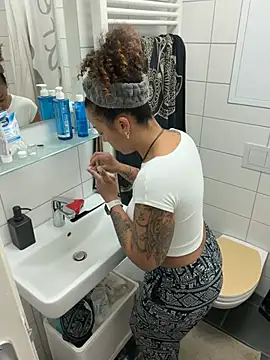 SweetPetiteNoir online show from June 3, 2026, 5:54 am