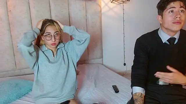 mrandmrsvixencs online show from April 27, 2026, 2:37 pm