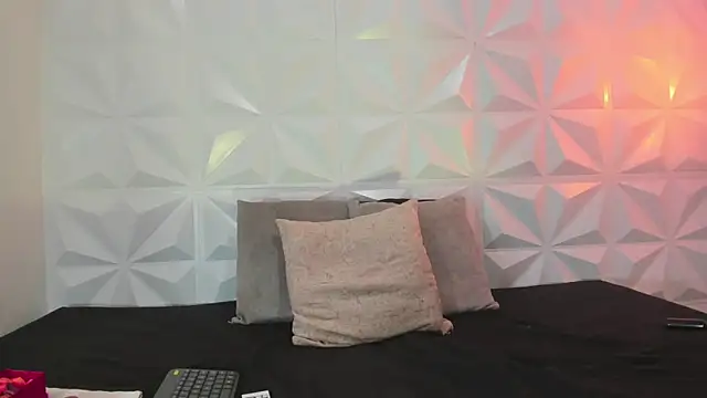 lucy rouse1 online show from May 22, 2026, 5:03 am