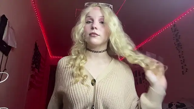 CassieRey online show from April 18, 2026, 5:28 pm