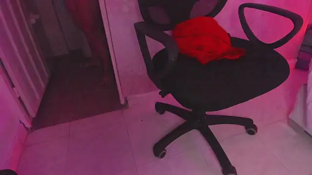 NATASHAMARTIX online show from April 28, 2026, 3:55 am