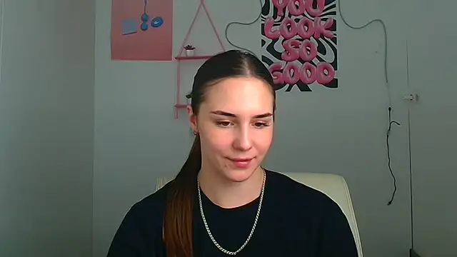 Snapshot of Kyara_ra chatting on June 18, 2026, 9:36 am Kyara ra online show from June 18, 2026, 9:36 am