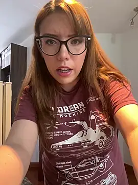 AliceMtz online show from April 18, 2026, 7:58 pm