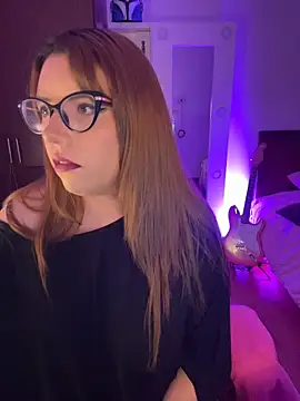 AliceMtz online show from May 26, 2026, 10:50 pm