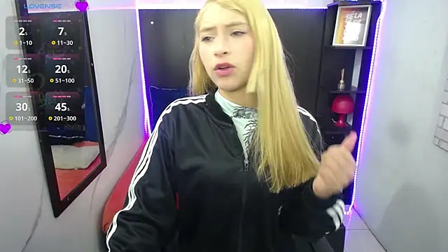 Snapshot of nancy_blonde chatting on June 26, 2026, 12:42 pm nancy blonde online show from June 26, 2026, 12:42 pm