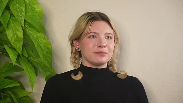 VennieLippe online show from April 20, 2026, 9:01 am