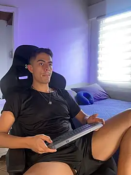 Simoonn8 online show from April 29, 2026, 7:31 pm