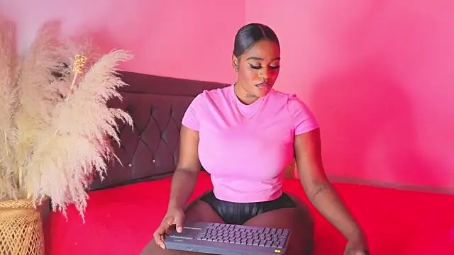 Thalyanna ebonny online show from May 5, 2026, 7:44 pm