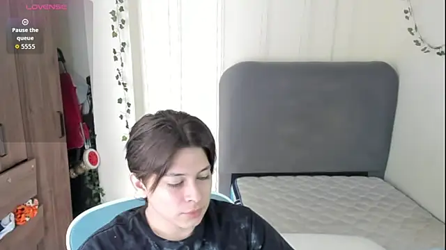 Snapshot of Felixzyn chatting on April 30, 2026, 6:58 pm Felixzyn online show from April 30, 2026, 6:58 pm